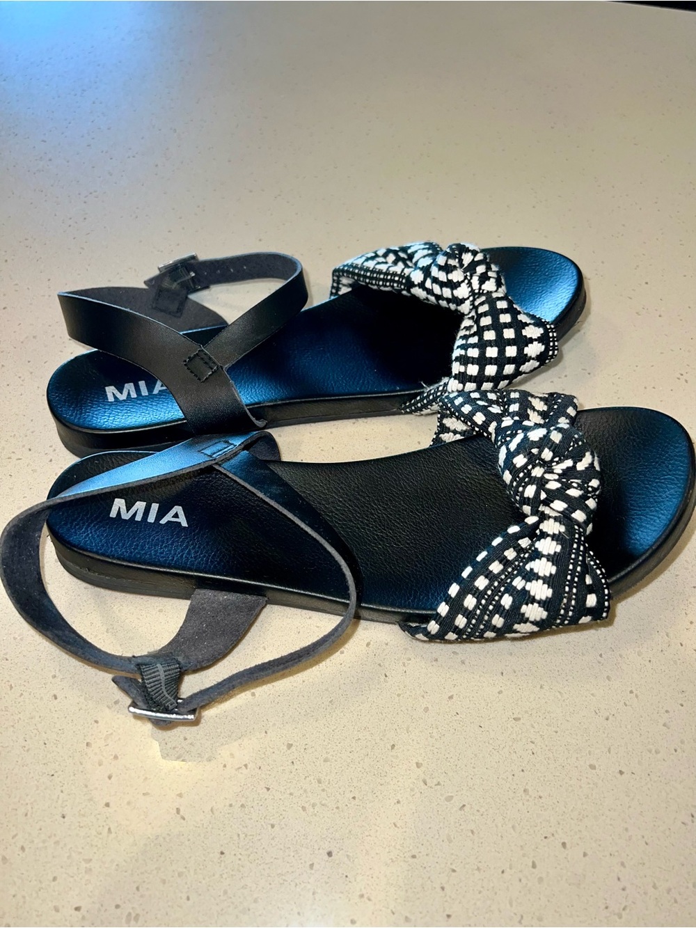 MIA Women's Size 10 Black and White Knotted Strap Sandals